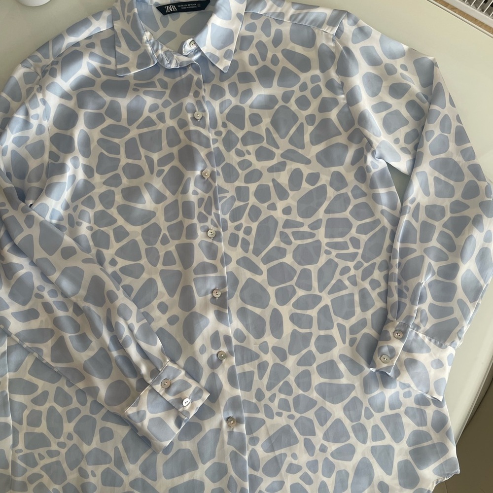 Zara Abstract Blue and White Blouse - Picture 15 of 15
